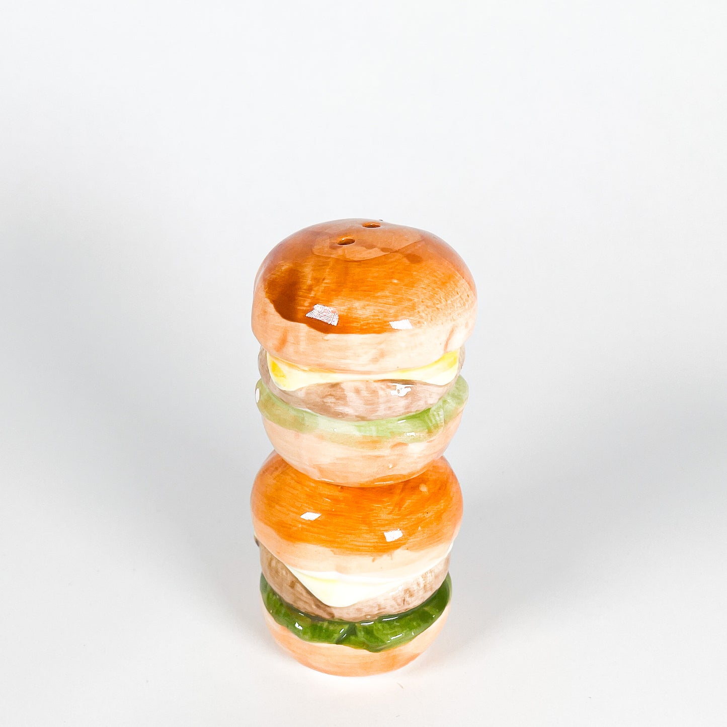 Hamburgers salt and pepper shakers