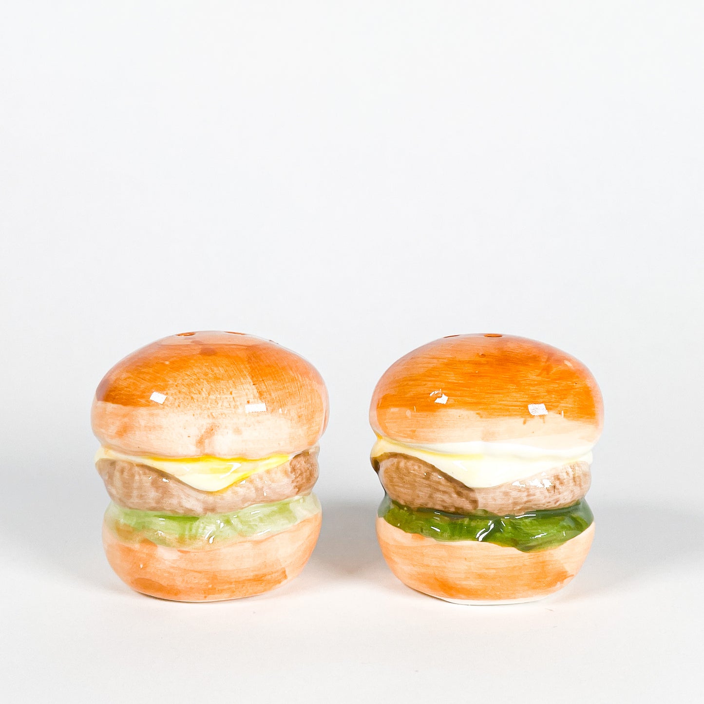 Hamburgers salt and pepper shakers