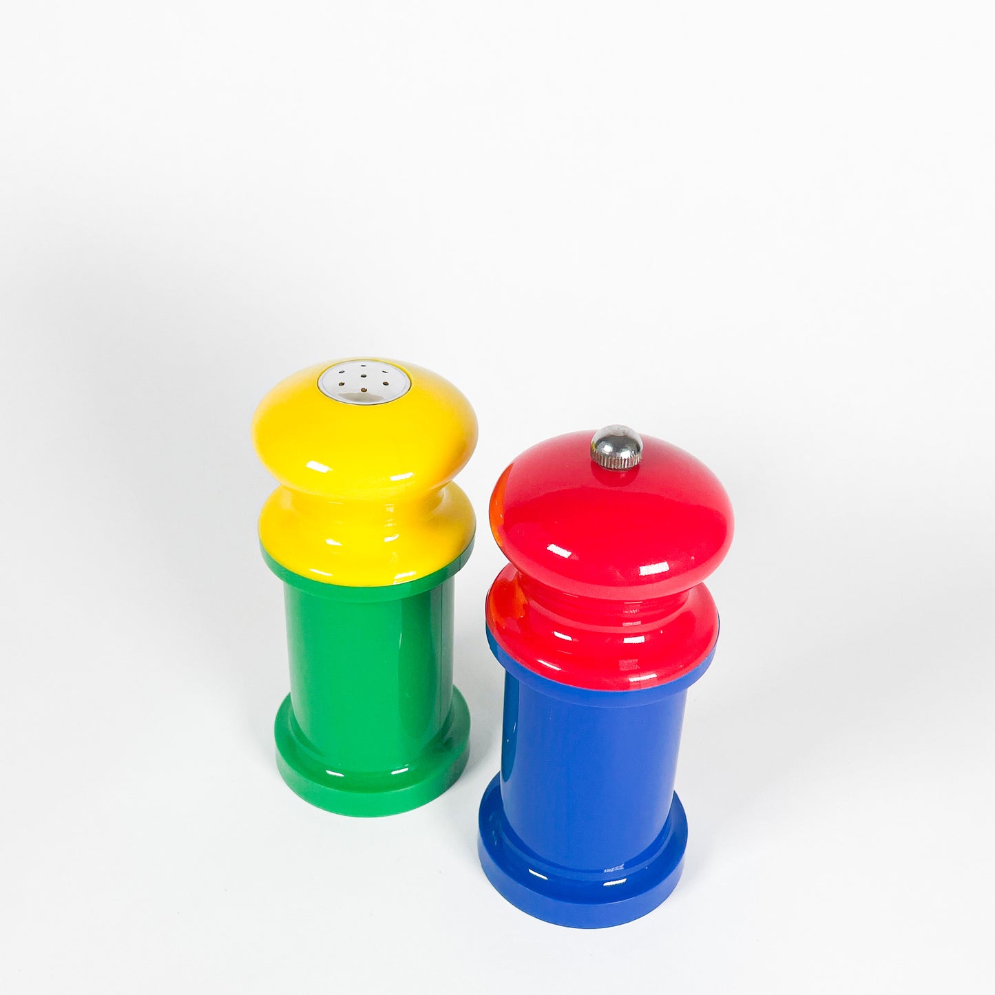 Color block salt and pepper duo