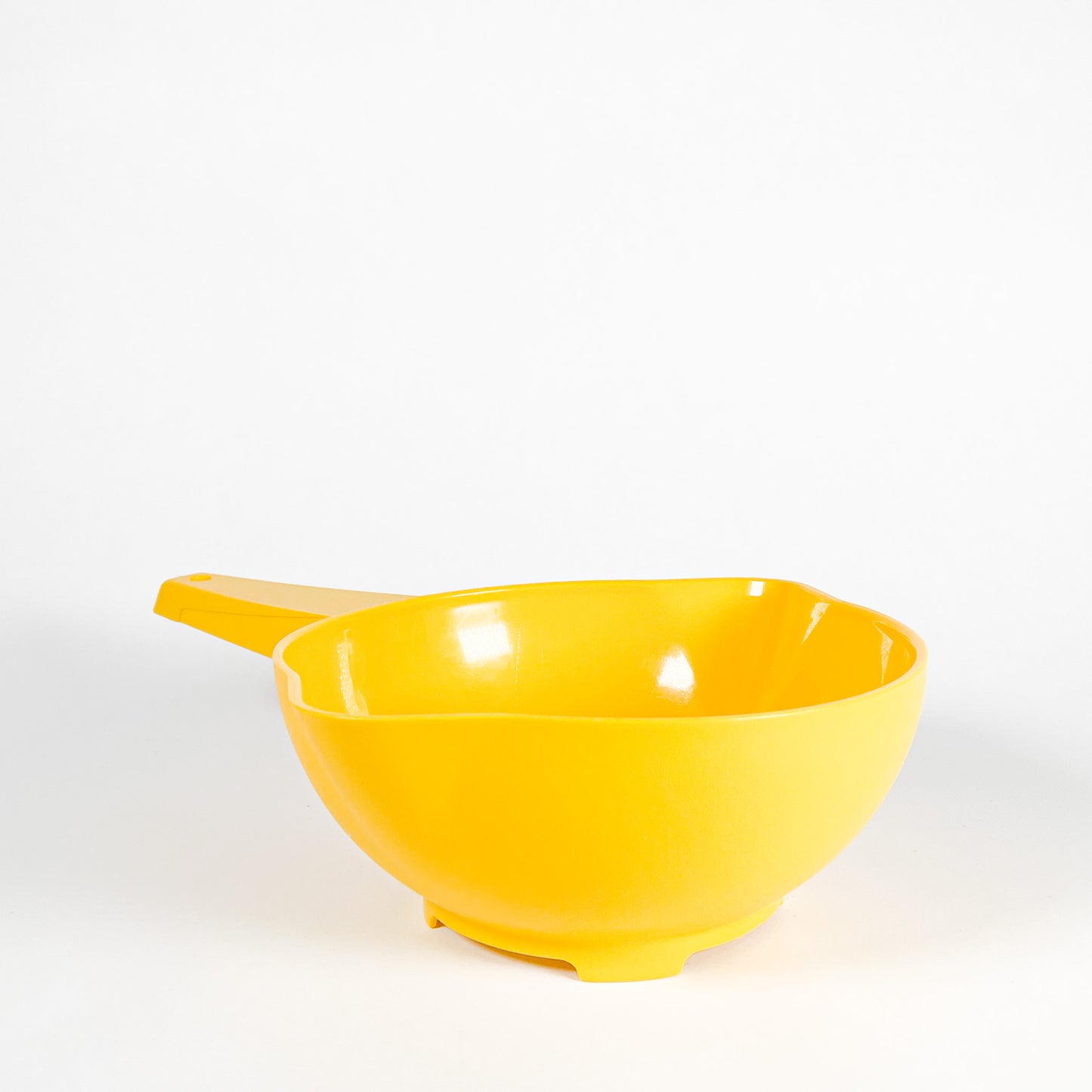 Small yellow Tupperware colander