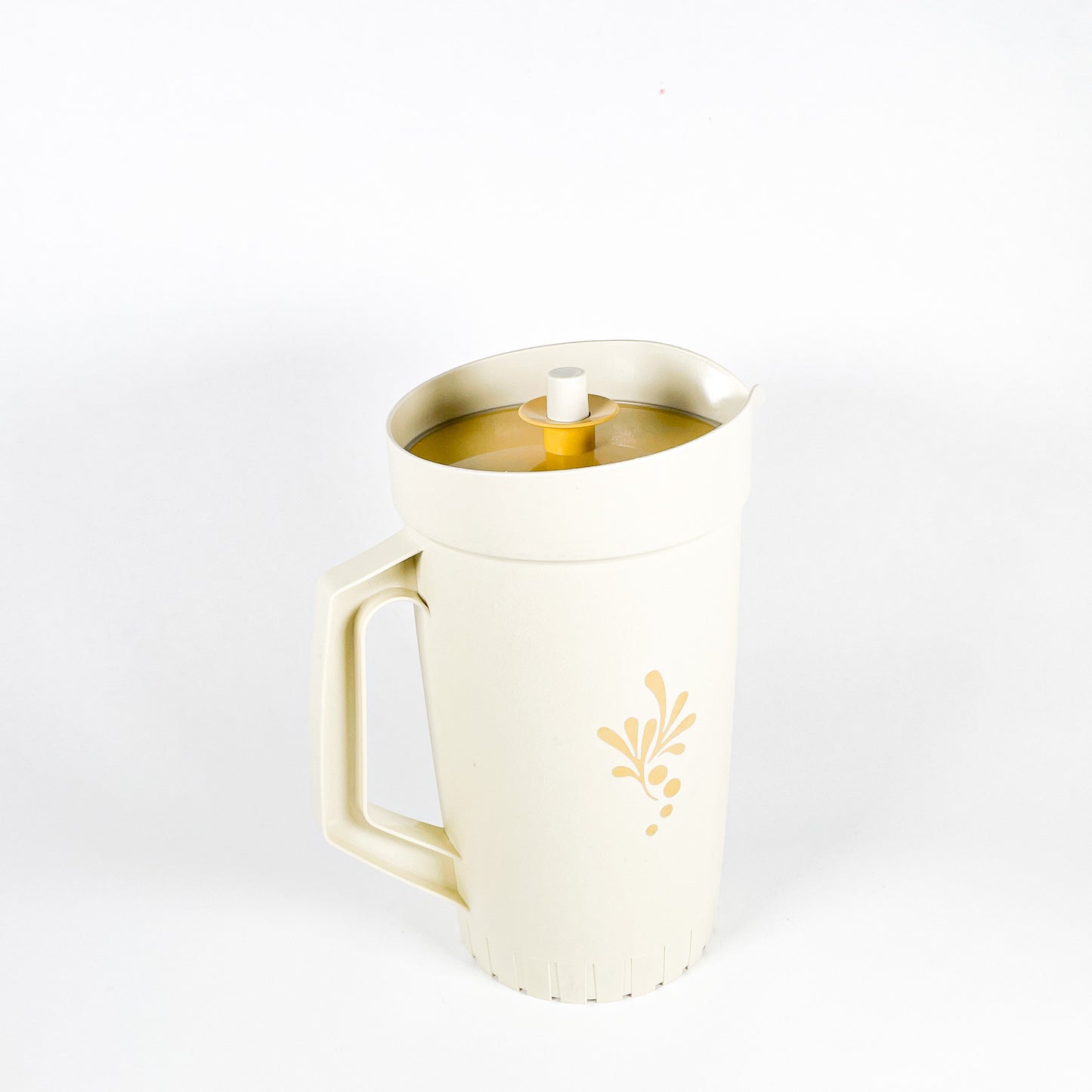 Beige Tupperware pitcher