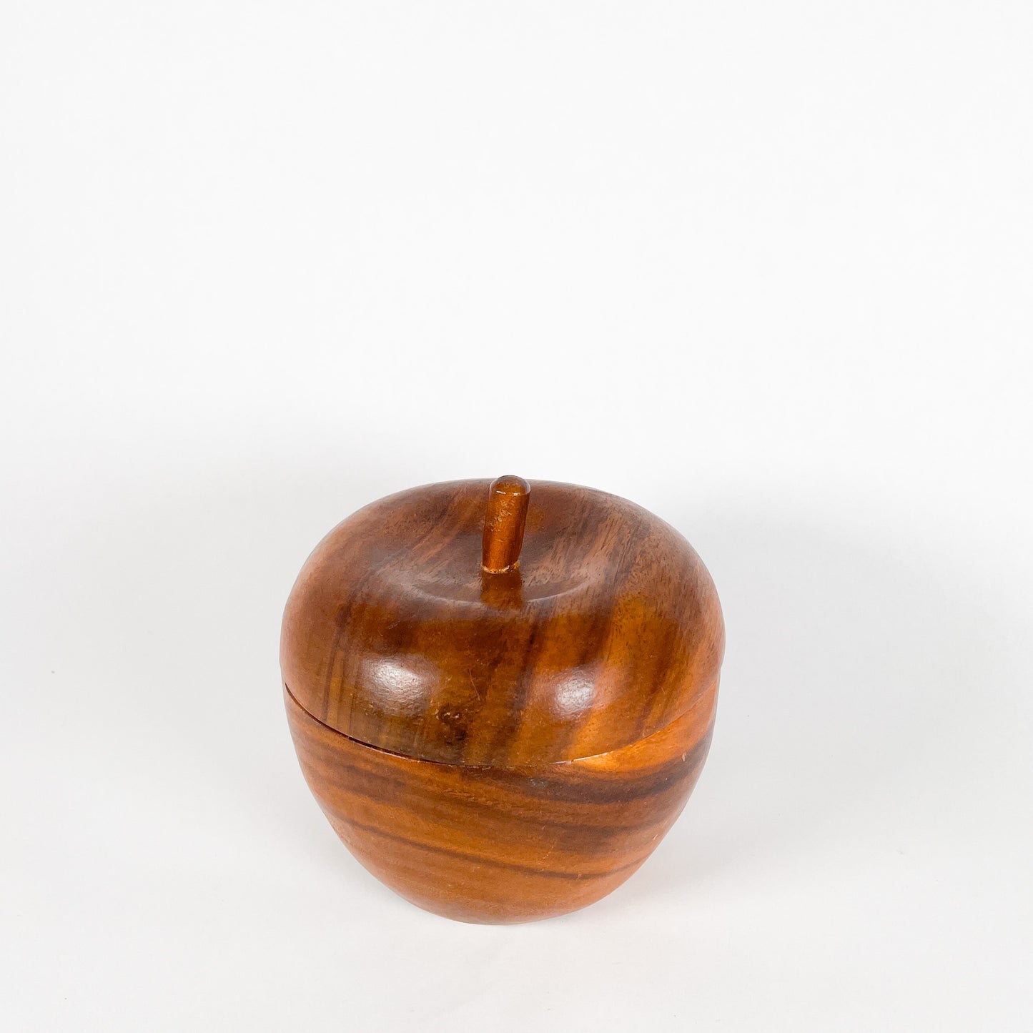 Contenant pomme en bois