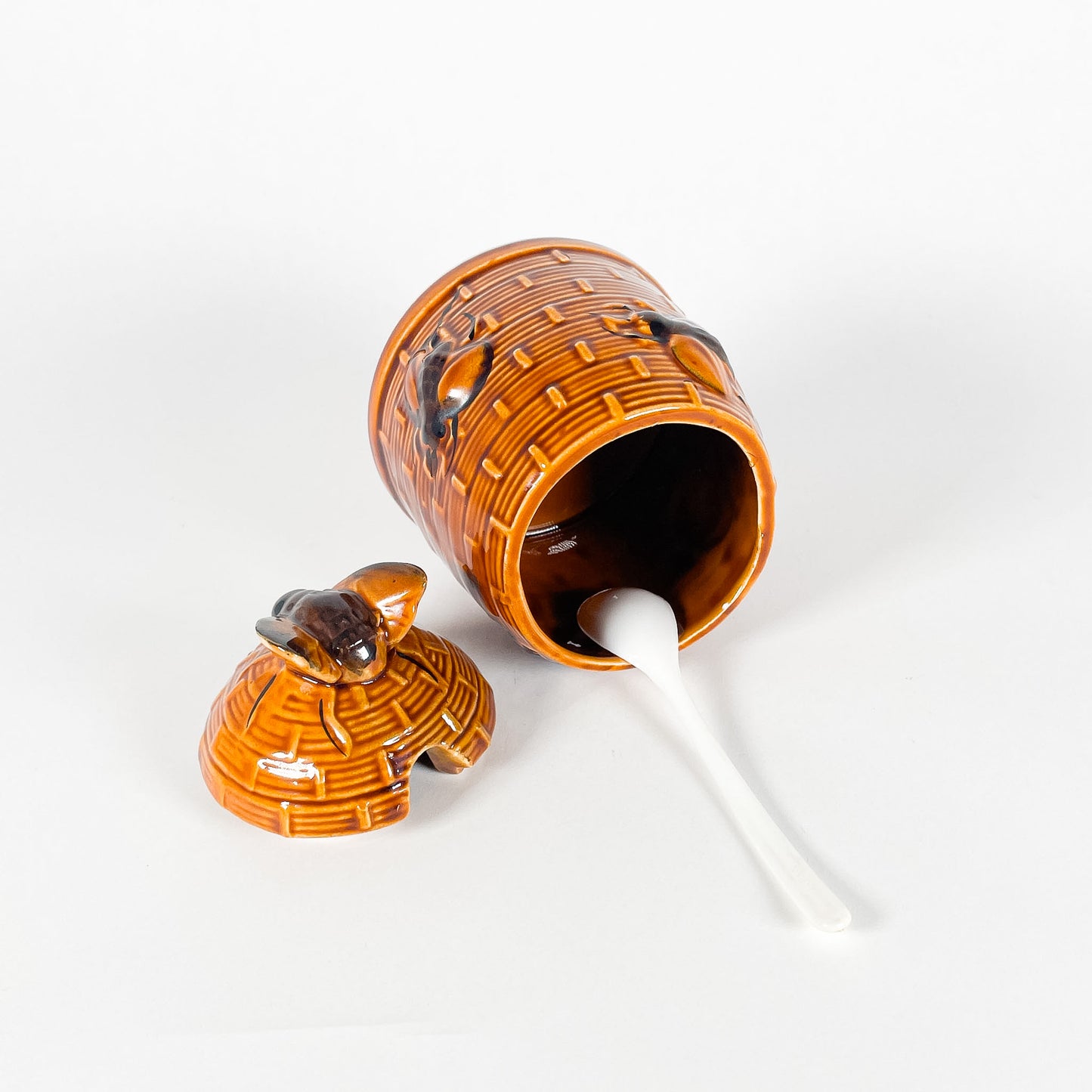 Bee sugar bowl