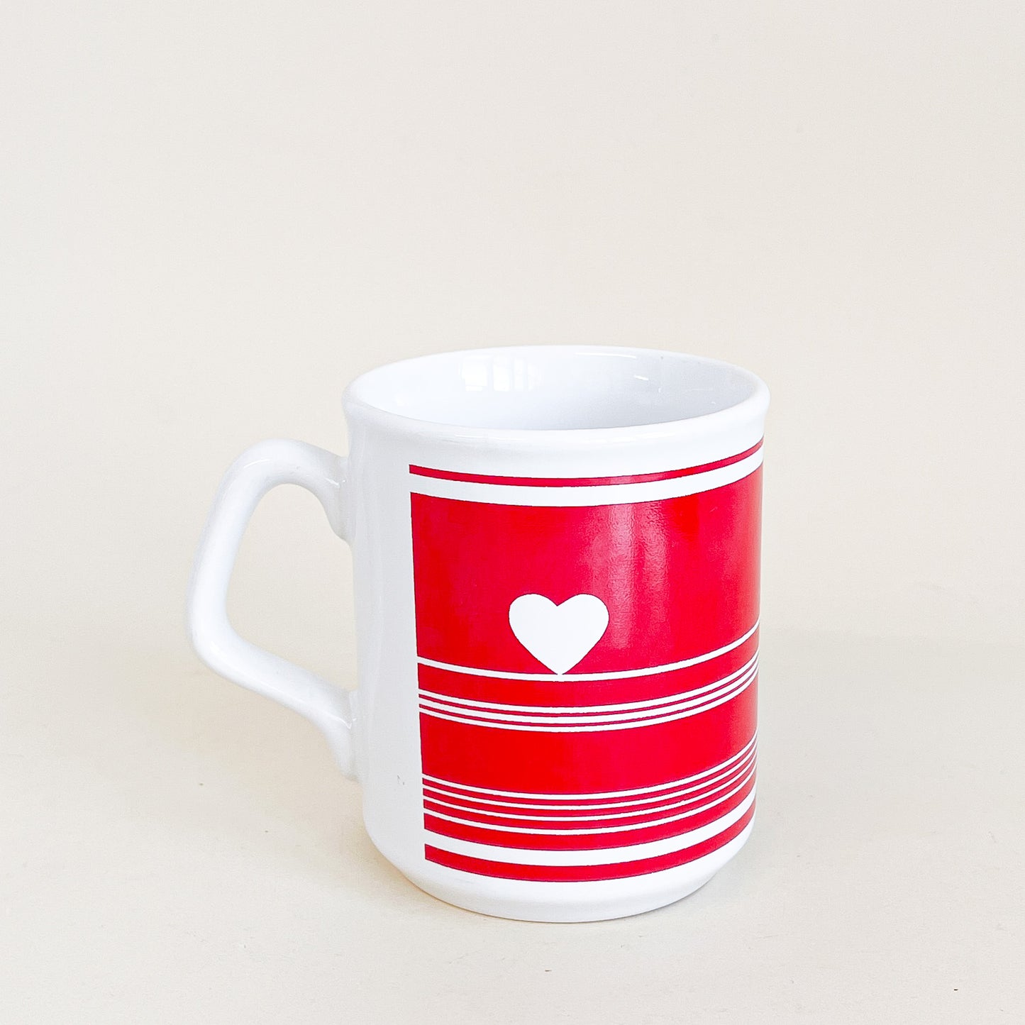 White and red hearts mug