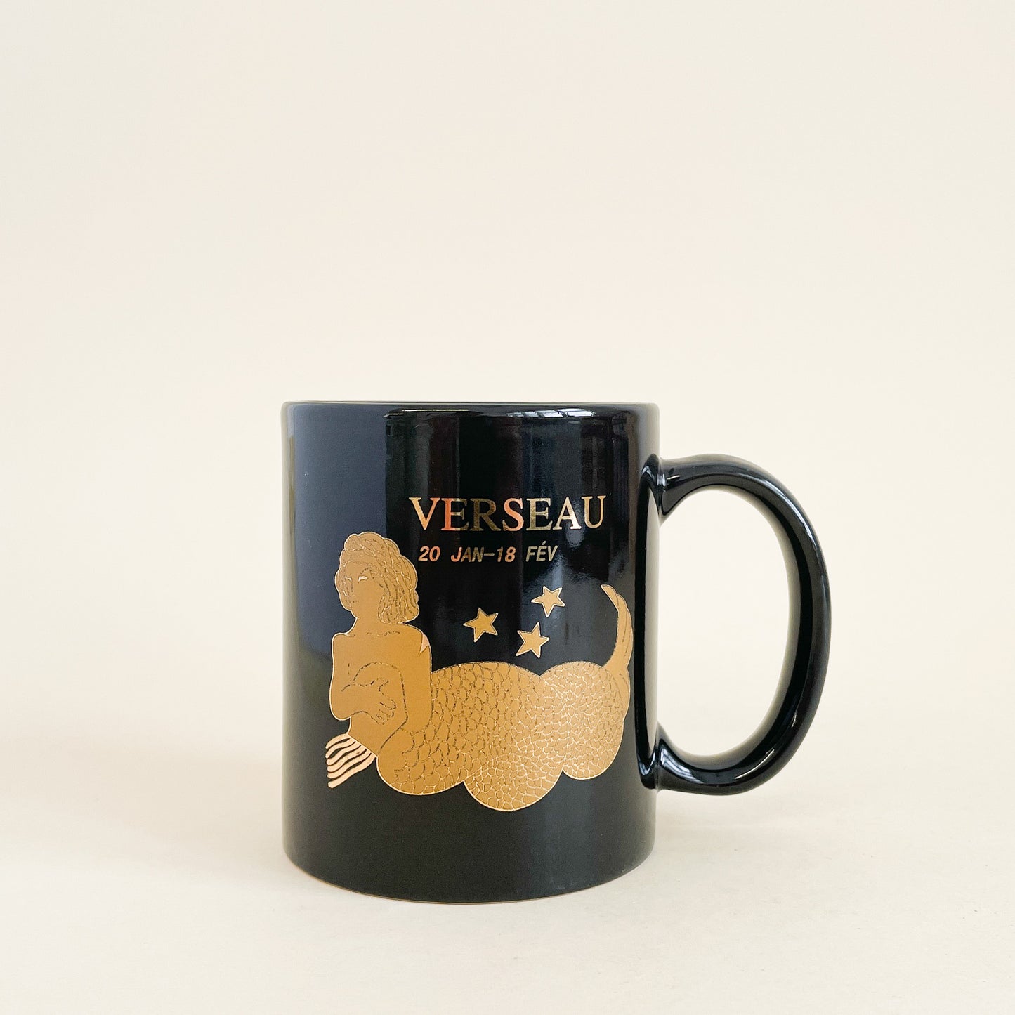 Golden aquarius mug