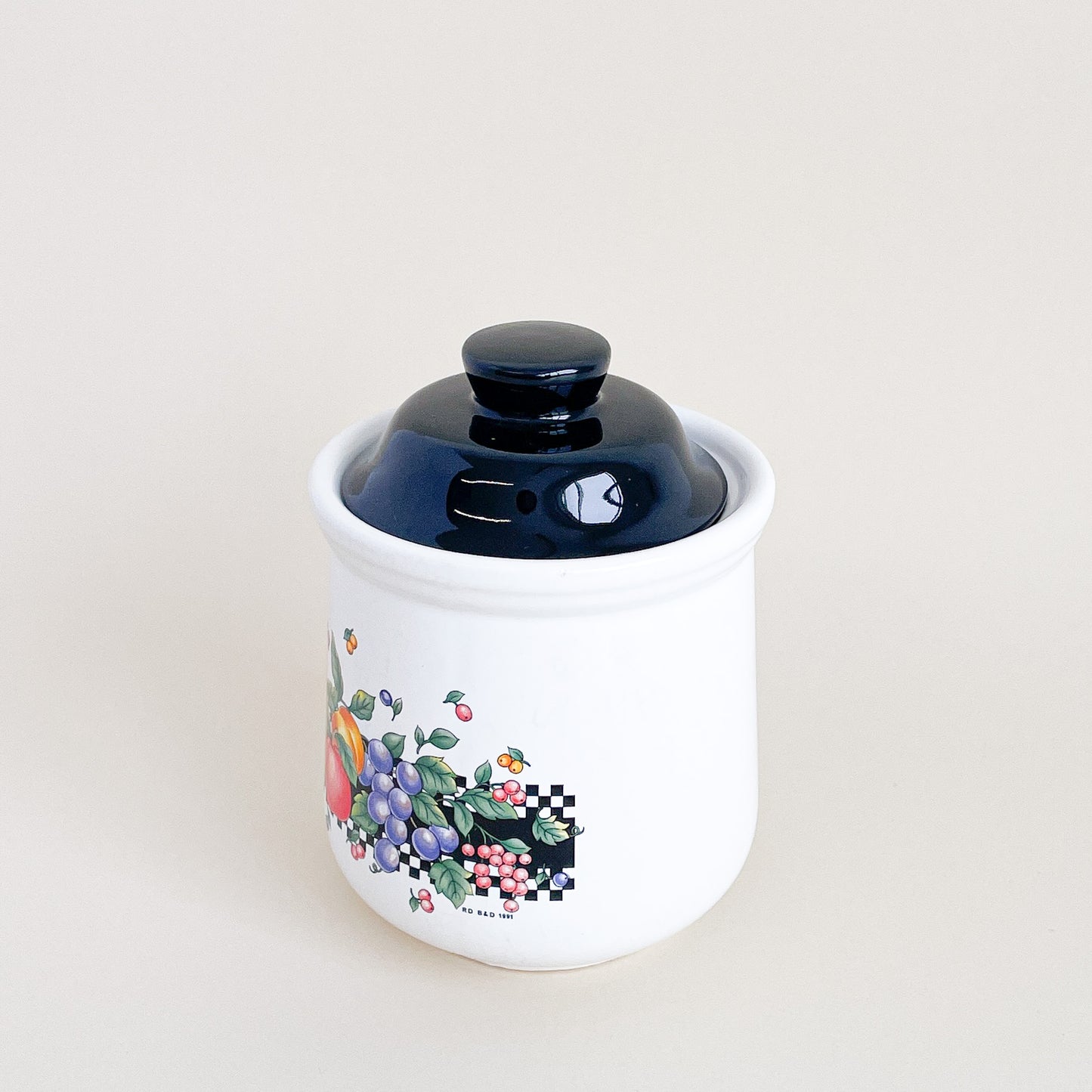 Small fruity canister 1991